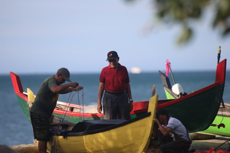 Fajar Menyingsing, Nelayan Lam Awe Aceh Besar Berjuang Mencari Nafkah di Laut