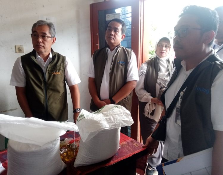 Direktur Keuangan BULOG Tinjau Bantuan Pangan Parapat, Larang Diperjualbelikan Penerima