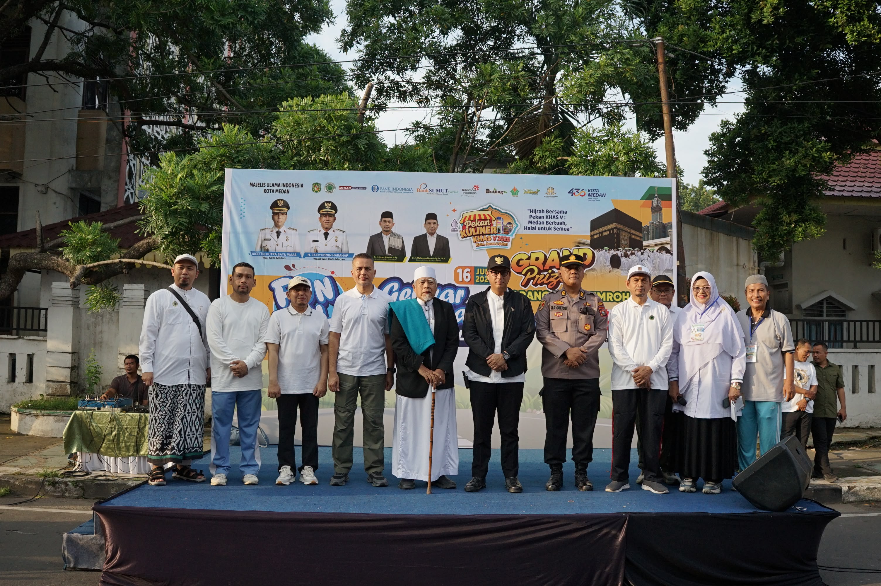Musa Rajekshah Sumbang Hadiah Umroh Bagi Peserta Jalan Santai MUI Medan