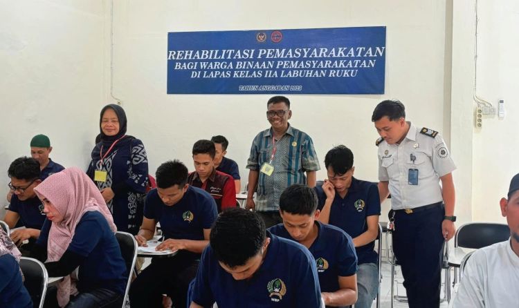 Dari Balik Penjara, 29 Warga Binaan Lapas Labuhan Ruku Tempuh Ujian Sekolah Kesetaraan