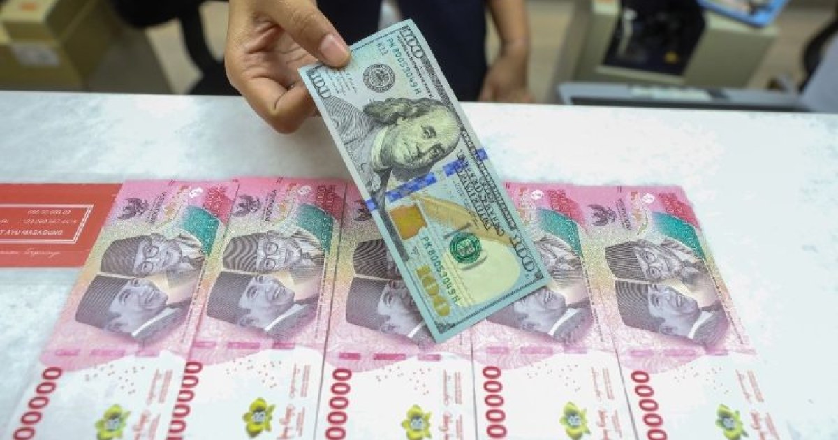 8000 Rupiah Rupiah Diprediksi Tembus Rp18.000 per Dollar AS, Tekanan Ekonomi Kian ...