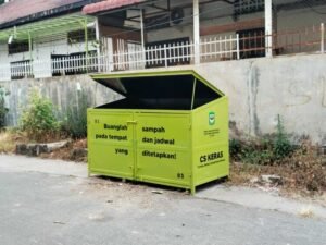 dlh pematangsiantar salurkan 30 bak sampah ke tiga kecamatan