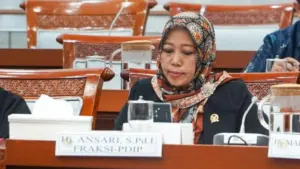 nasihat guru berujung laporan polisi: dpr ingatkan negara tak boleh biarkan pendidik perempuan rentan dikriminalisasi