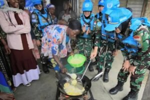 pasukan tni di kongo edukasi malaria dan ajarkan masak ke warga