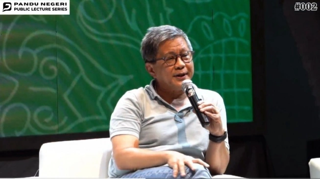 marak sarjana ‘ngojol’, rocky gerung: negara surplus ijazah, defisit leader