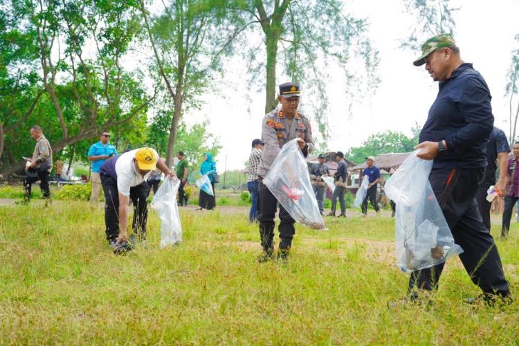 HPSN 2026, Bupati Batu Bara Pimpin Penghijauan Pantai Datuk