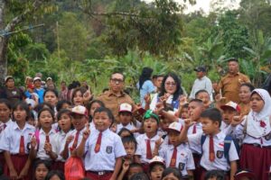 kunjungan ke dolok nauli, bupati taput dorong sinergi desa