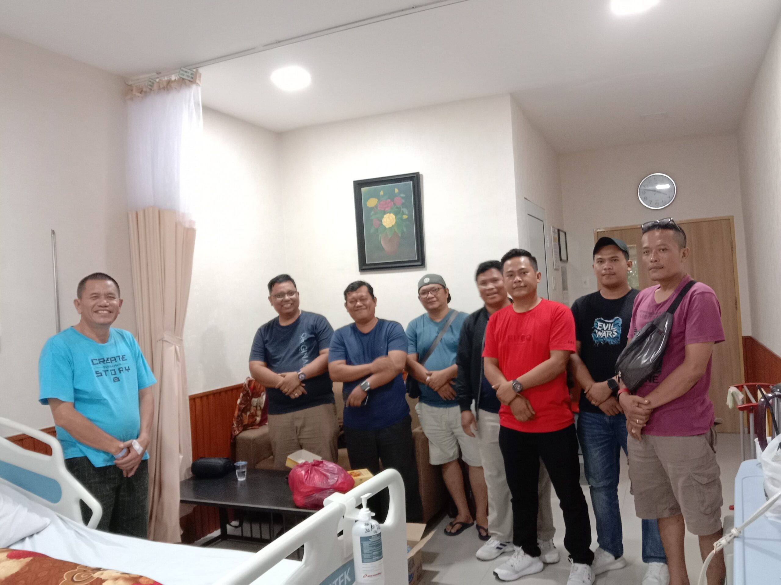 PRAKSI Siantar–Simalungun Jenguk Kelahiran Putra Pertama Advokat Wanda Mehangga Sinamo di RS Vita Insani