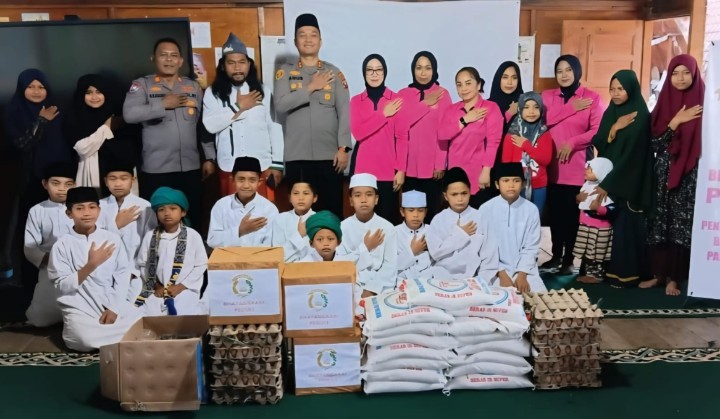 Kapolres Pakpak Bharat Salurkan Sembako dan Takjil ke Ponpes dan Masjid di Salak