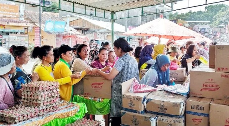 Pangan Murah Ramadan di Parapat Jadi Rebutan Warga