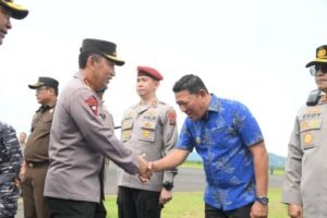 momen kedatangan kapolri di pinangsori, langsung tinjau hunian warga