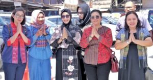 ketua pkk simalungun hadiri hut ke-22 kabupaten samosir, apresiasi kemajuan pariwisata dan umkm