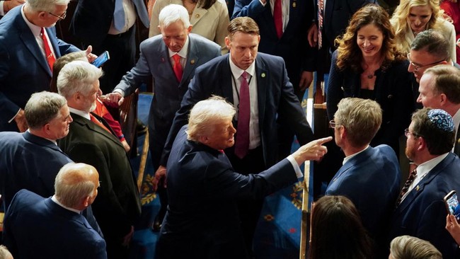 Trump Murka ke Ilhan Omar dan Rashida Tlaib Usai Interupsi Pidato di Kongres