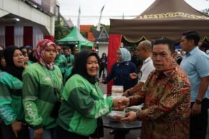 wesly silalahi tinjau wisata takjil kampung qris bank sumut, umkm dan ojol ikut meriah