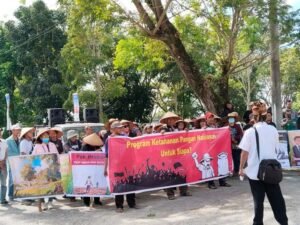 petani dan aktivis gelar aksi damai di kantor bupati simalungun, soroti konflik lahan