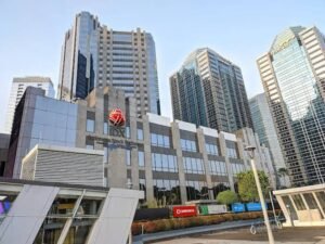 ihsg perkasa di tengah bayang-bayang defisit negara, rupiah ikut menguat