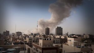 serangan israel ke iran picu kekhawatiran krisis energi, harga minyak dunia meroket