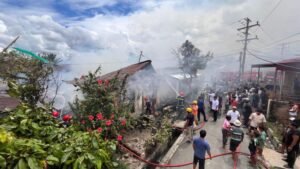 rumah di kampung nainggolan pematangsiantar terbakar, rugi rp300 juta