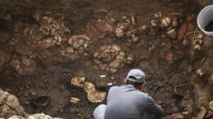 makam berusia seribu tahun ditemukan di panama, dipenuhi artefak emas