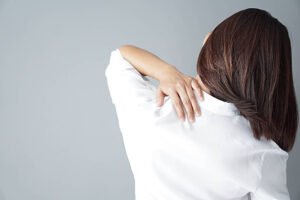 wanita as terkena stroke karena keseringan kretek leher