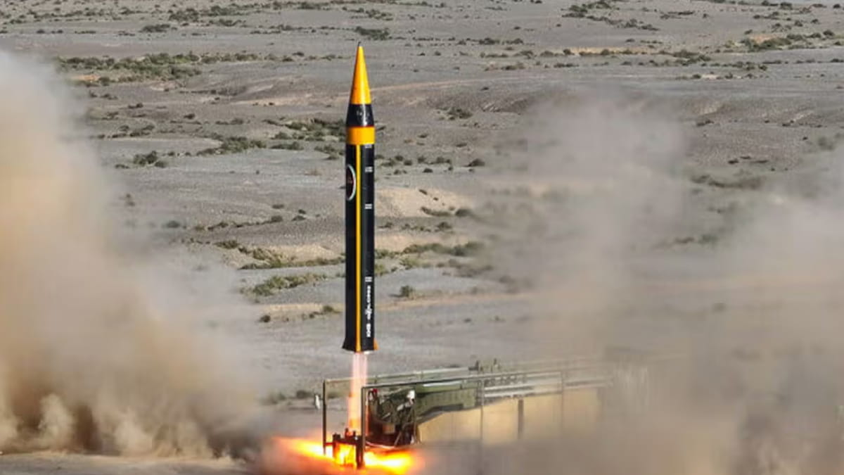 Rudal Khorramshahr-4 Iran Muncul Saat Diplomasi Nuklir Dibuka