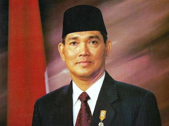 Try Sutrisno Wafat, Pemerintah Instruksikan Pasang Bendera Setengah Tiang 3 Hari