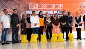 bersama kosgoro 1957, wakil ketua dpr ri salurkan bantuan bagi korban bencana