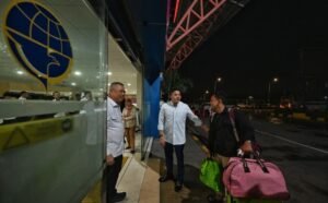pantau arus balik, menhub dan seskab sambut kedatangan pemudik dini hari