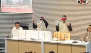 kpk tetapkan bupati cilacap syamsul aulia rachman tersangka pemerasan thr