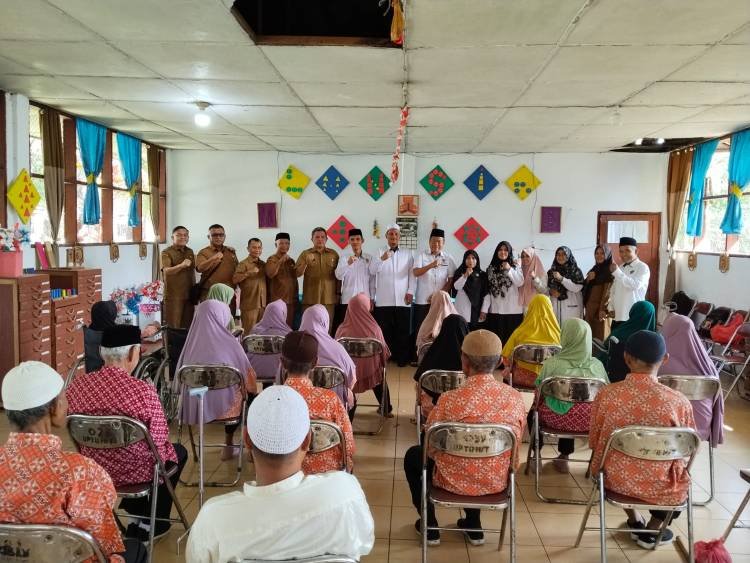 baznas pematangsiantar salurkan santunan dan bingkisan untuk lansia di dinas sosial sumut