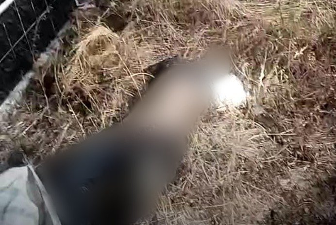 heboh! warga temukan pria misterius tergeletak di pekuburan simpang dosin simalungun
