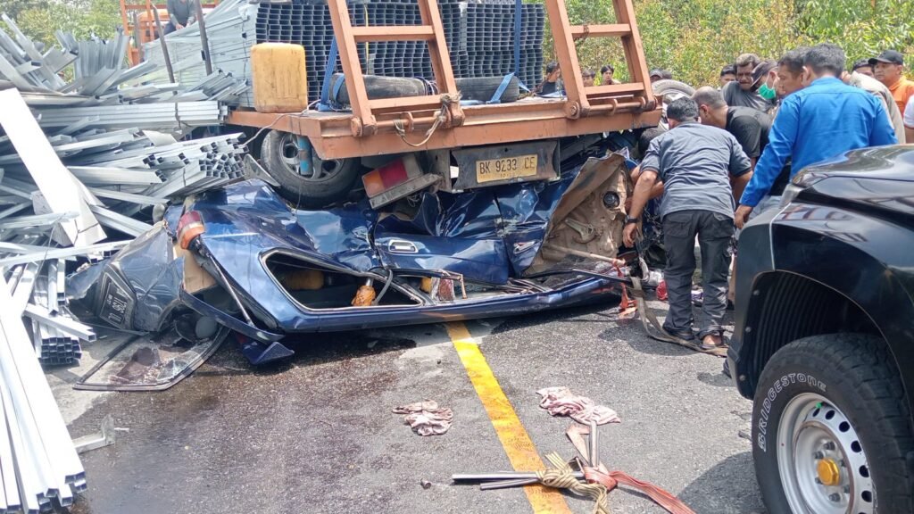 tragedi truk gagal nanjak tewaskan 3 orang terjadi saat kunjungan kapolda sumut di parapat