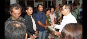 bupati taput kembali salurkan bantuan rp2,9 m untuk warga terdampak bencana
