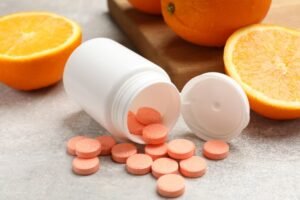 minum vitamin c berlebihan ternyata bisa picu batu ginjal, mitos atau fakta?