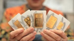 harga emas dunia anjlok hingga 10 persen, tertekan perang dan suku bunga