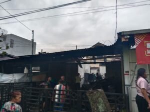 pagi mencekam di siantar timur, tiga rumah dilalap api, diduga berasal dari bengkel