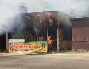 kios keripik singkong di simalungun terbakar, diduga berawal dari api penggorengan