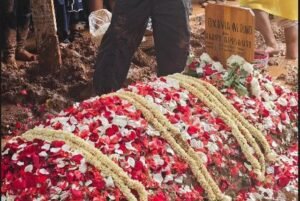 pemakaman vidi aldiano di tpu tanah kusir diiringi hujan, sahabat antar perpisahan