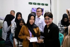 ramadhan berbagi di panti asuhan aisyiyah, liswati wesly: tetap semangat raih mimpi