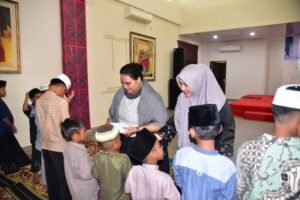 ketua tp pkk tapteng santuni anak yatim di momentum ramadhan 2026