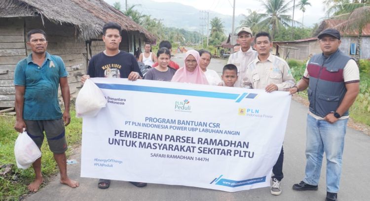 PLN Indonesia Power UBP Labuhan Angin Bagikan Parsel Idulfitri 1447 H ke Warga Tapteng