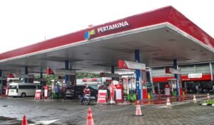 harga bbm belum naik, bahlil pastikan stok aman dan imbau hindari panic buying