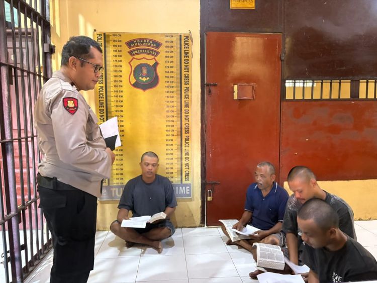 Polres Simalungun Gelar Binrohtal Tahanan Kristen, Perkuat Pembinaan Spiritual