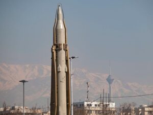 rudal canggih sejjil milik iran dikerahkan dalam perang lawan as dan israel, jangkauan capai