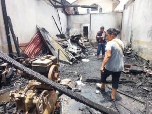 kebakaran subuh di siantar timur hanguskan 3 rumah, 15 jiwa terdampak butuh bantuan