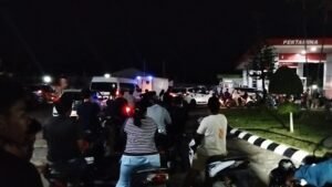 spbu pandan tapteng mendadak padat, antrean mengular hingga tengah malam
