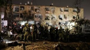iran luncurkan rudal jarak jauh, serangan hantam israel selatan dan picu eskalasi