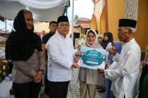 wesly silalahi perintahkan perumda tirtauli sediakan air siap minum di masjid al ikhlas