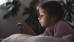 pemerintah siapkan sanksi untuk platform medsos yang abai lindungi anak