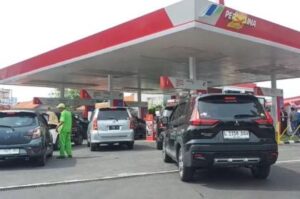 pemerintah terapkan batas pembelian bbm subsidi 50 liter per hari untuk kendaraan pribadi